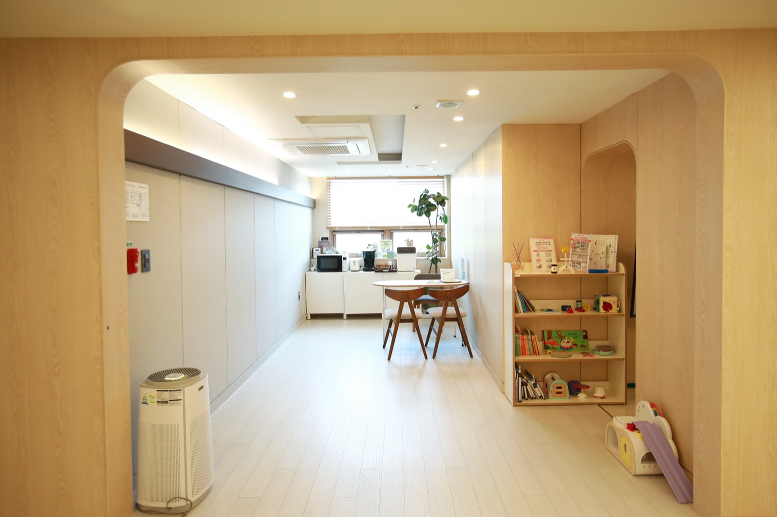라벨메르 산후조리원 어린이 플레이존과 휴게 공간